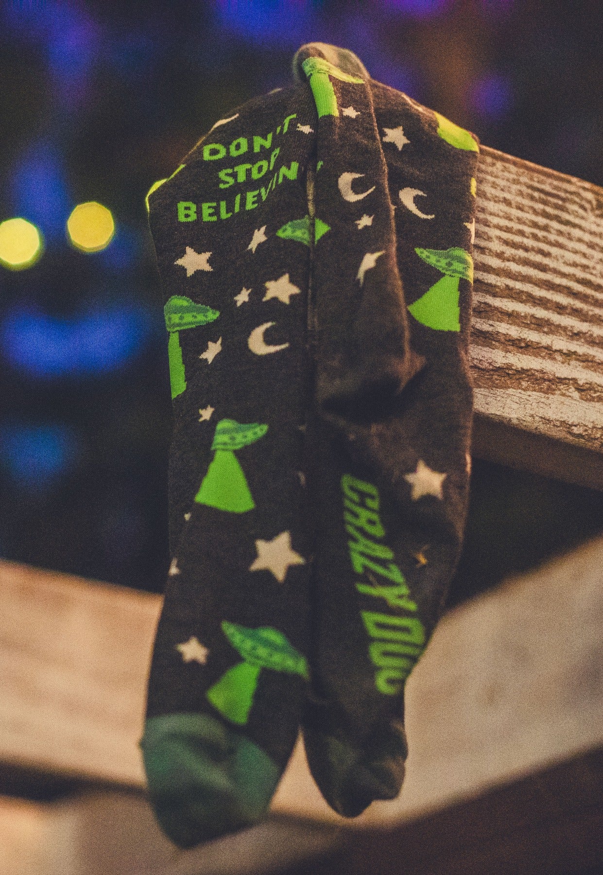 buy-authentic-youth-dont-stop-believin-socks-funny-ufo-space-alien-sci-fi-footwear-hot-on-sale_4.jpg