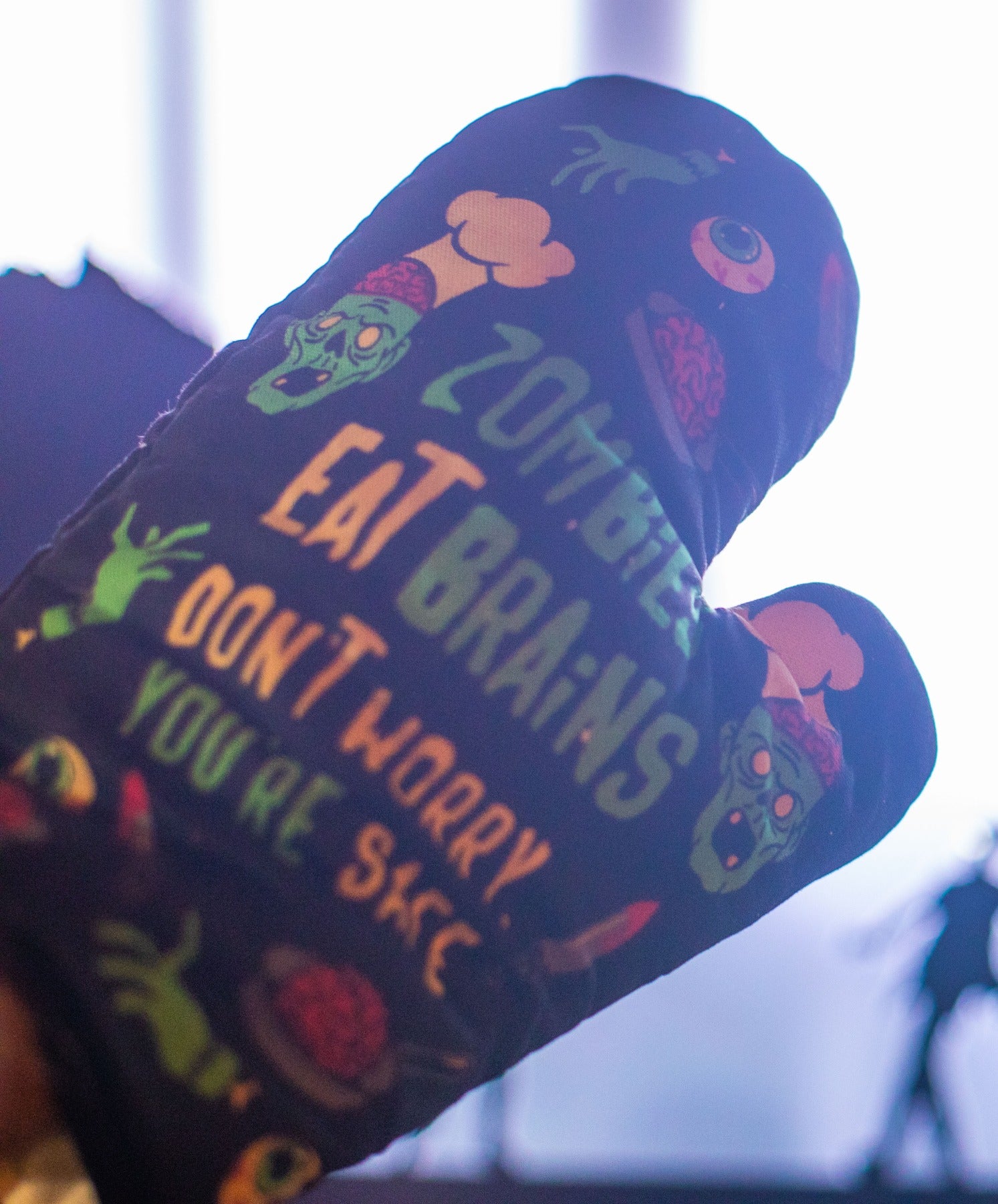 for-the-best-deals-zombies-eat-brains-dont-worry-youre-safe-oven-mitt-funy-halloween-undead-sarcastic-kitchen-glove-discount_2.jpg