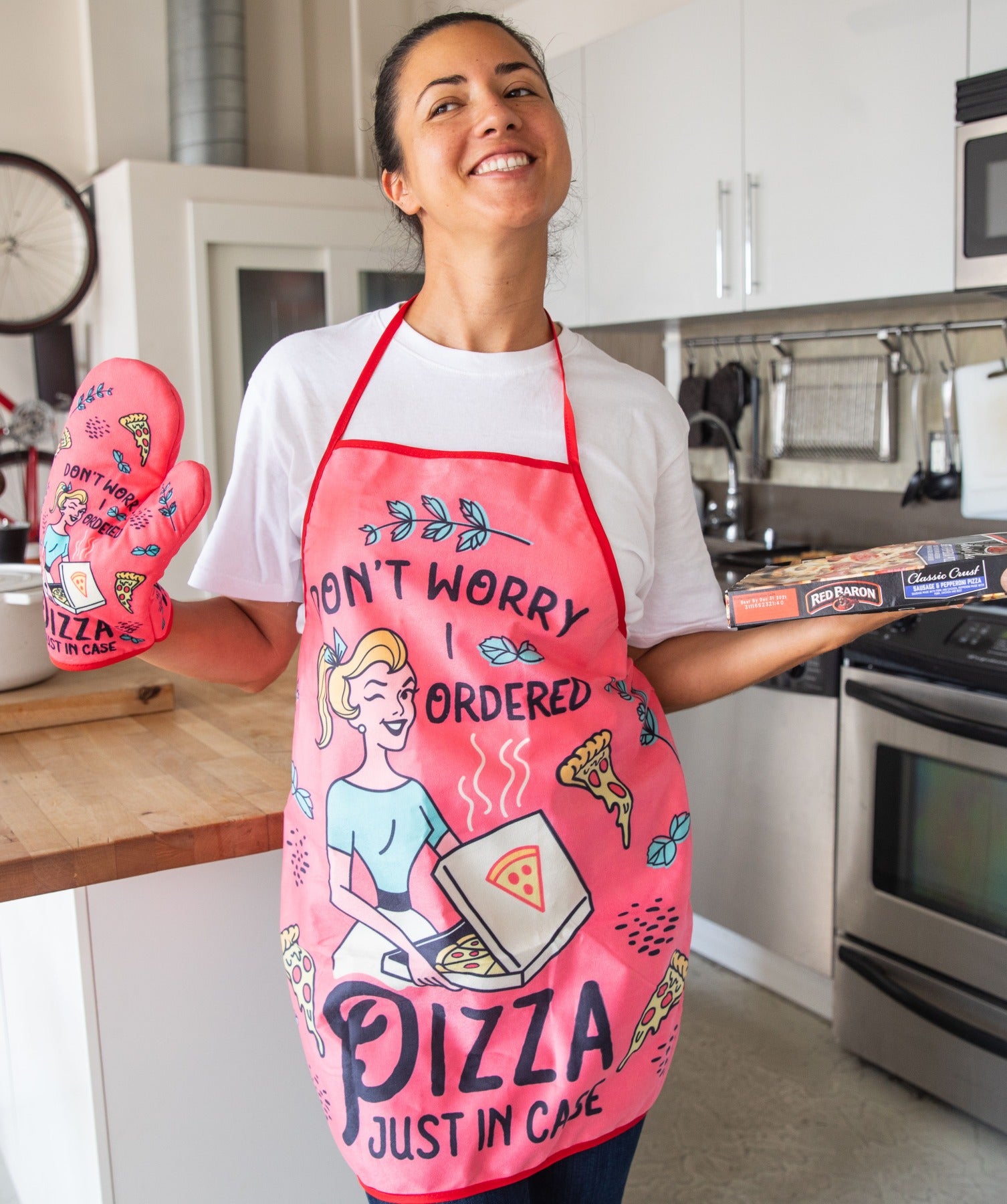 get-dont-worry-i-ordered-pizza-just-in-case-oven-mitt-apron-online-now_3.jpg